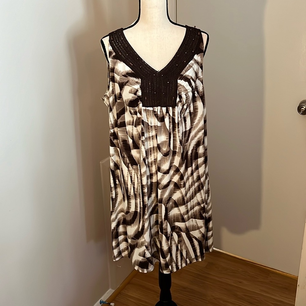Very cute Dana Buchman dress